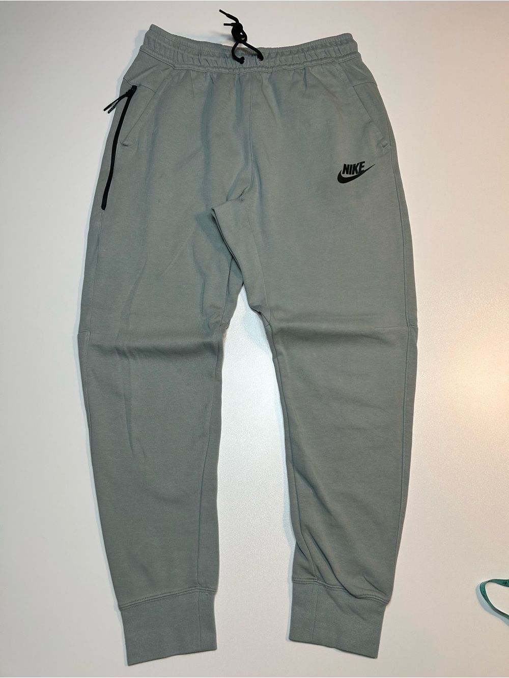 Nike Tech Fleece Men's Slim Tapered Joggers Sweatpants Light Grey